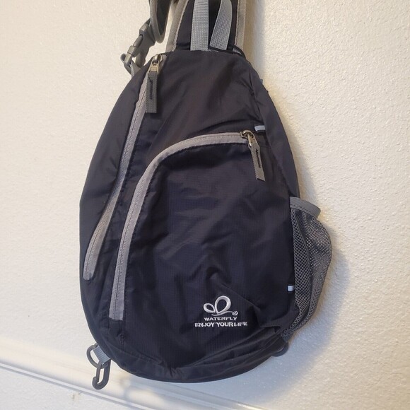 Waterfly Handbags - Waterfly Sling Pack - Black Gray Adjustable Strap Pockets Zippered NWT
